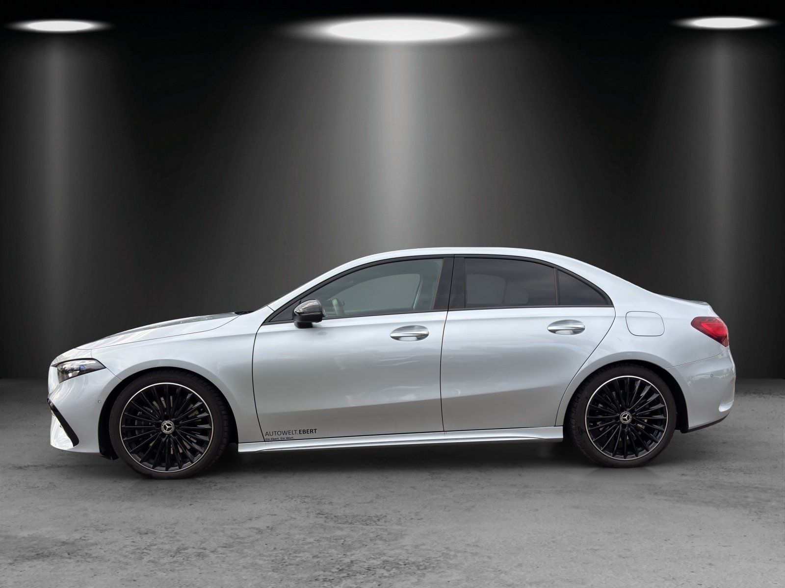 Fahrzeugabbildung Mercedes-Benz A 250 4M Lim AMG Pano NIGHT KeyGO MULTIBEAM