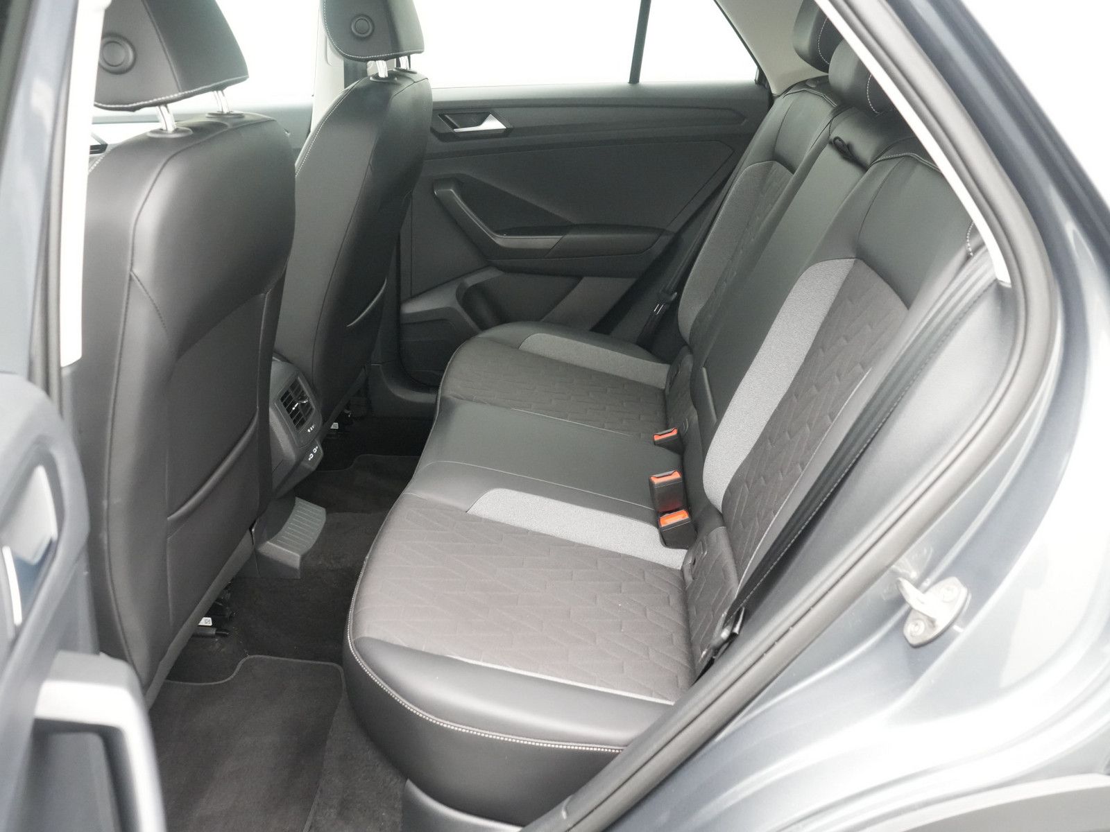 Volkswagen T-Roc - Bild 14