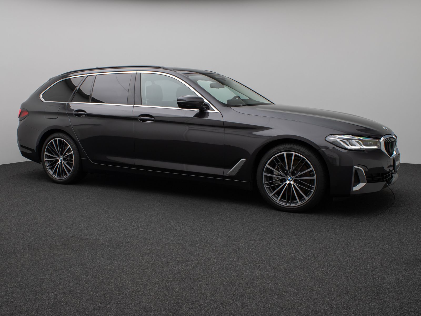 Fahrzeugabbildung BMW 530d xD Luxury Line Panorama HUD Individual 19Zl