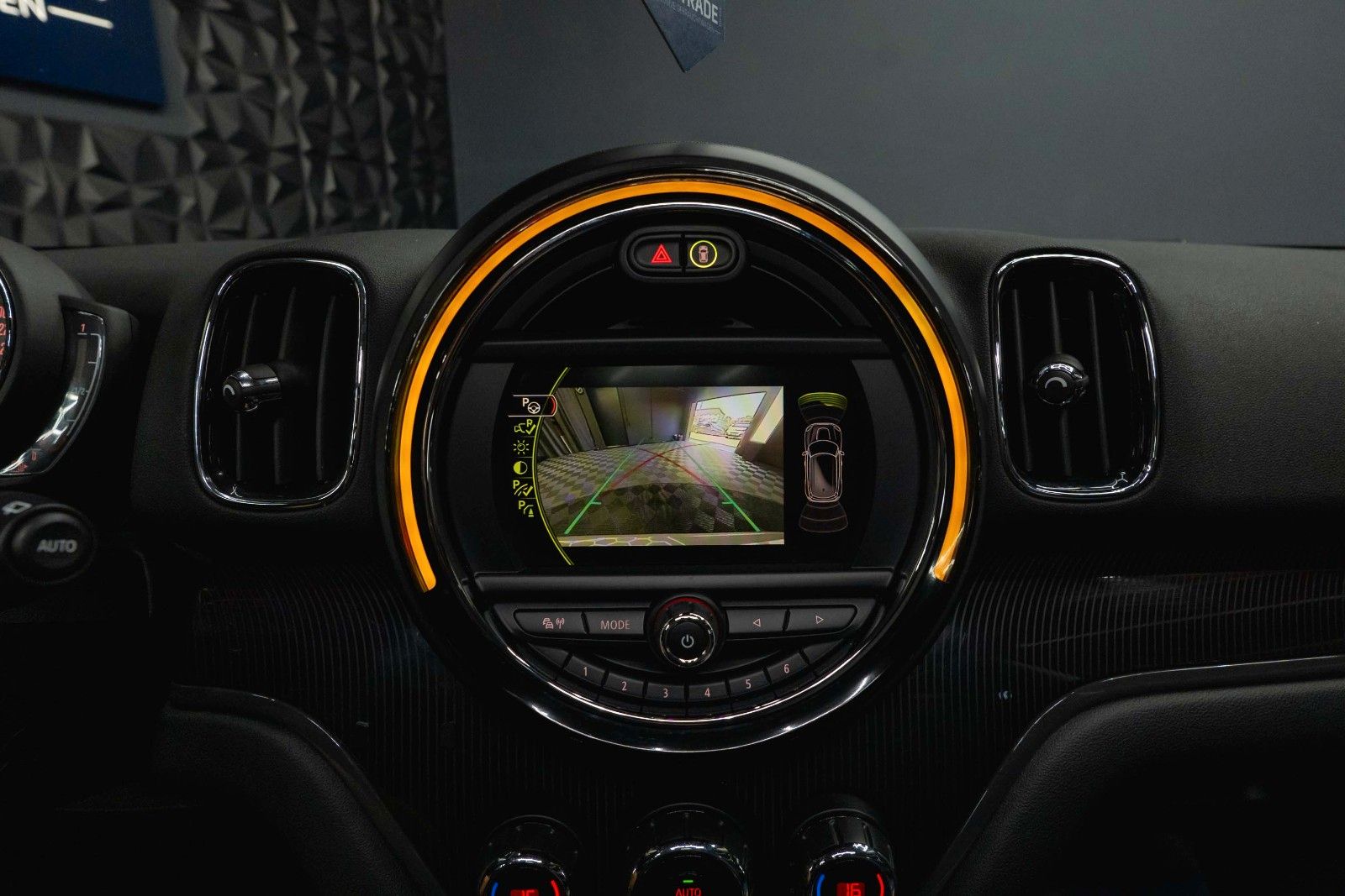 Fahrzeugabbildung MINI COOPER SE Countryman All4 | Pano | ACC | Plug-In