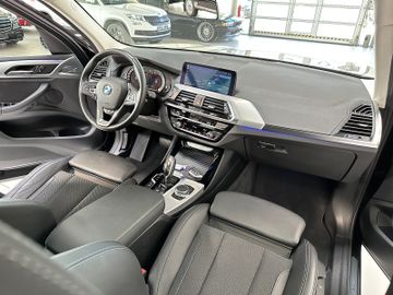 Fahrzeugabbildung BMW X3 xD20d xLine Alarm Panorama DisplKey M Sport