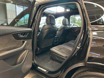 Audi SQ7*MATRIX*1.HAND*TÜV-NEU*AHK*PANO*ALCANTARA*