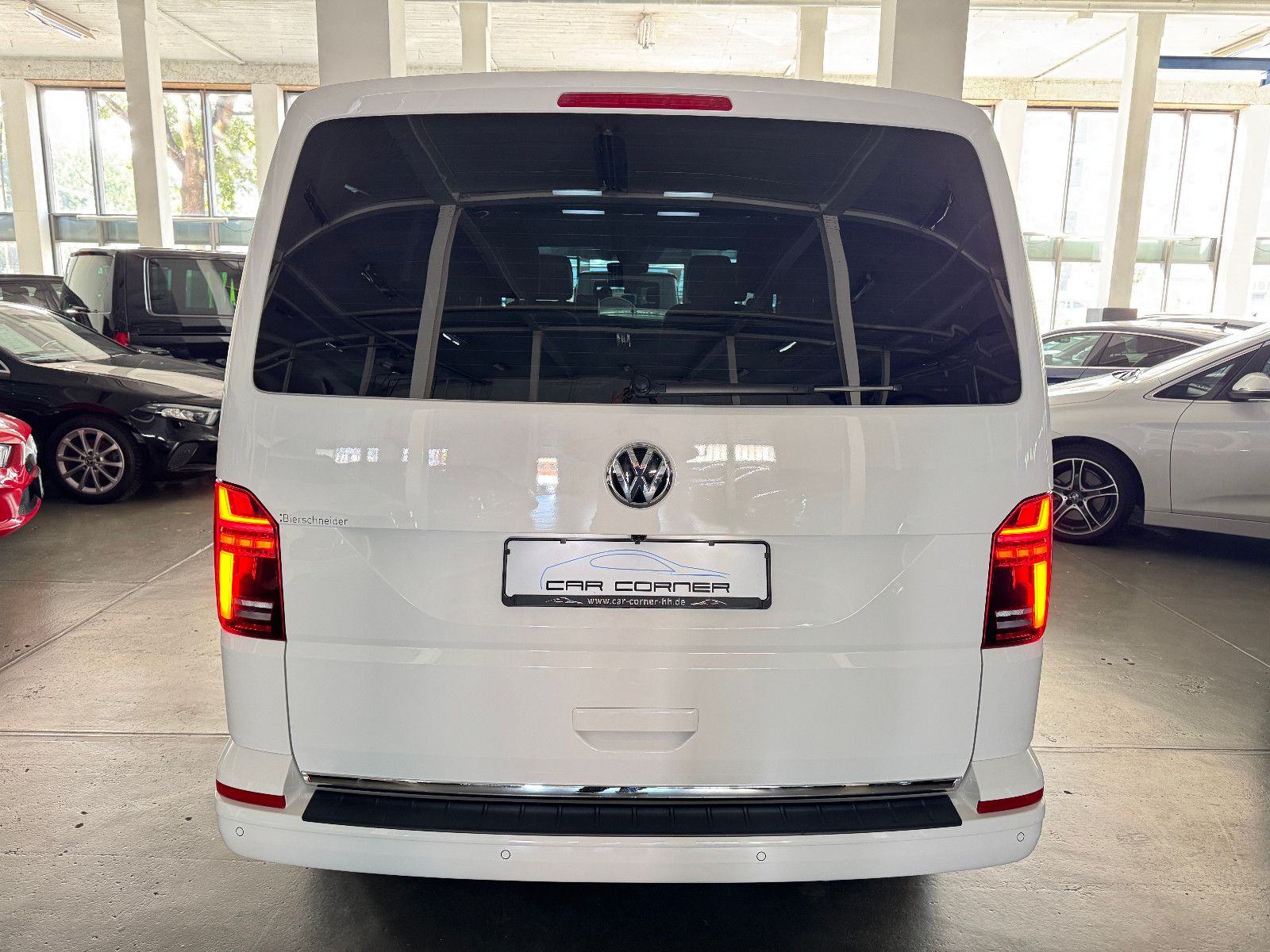 Fahrzeugabbildung Volkswagen T6.1 4M DSG IQ.DRIVE INDIVIDUAL EDITION 6-SITZER