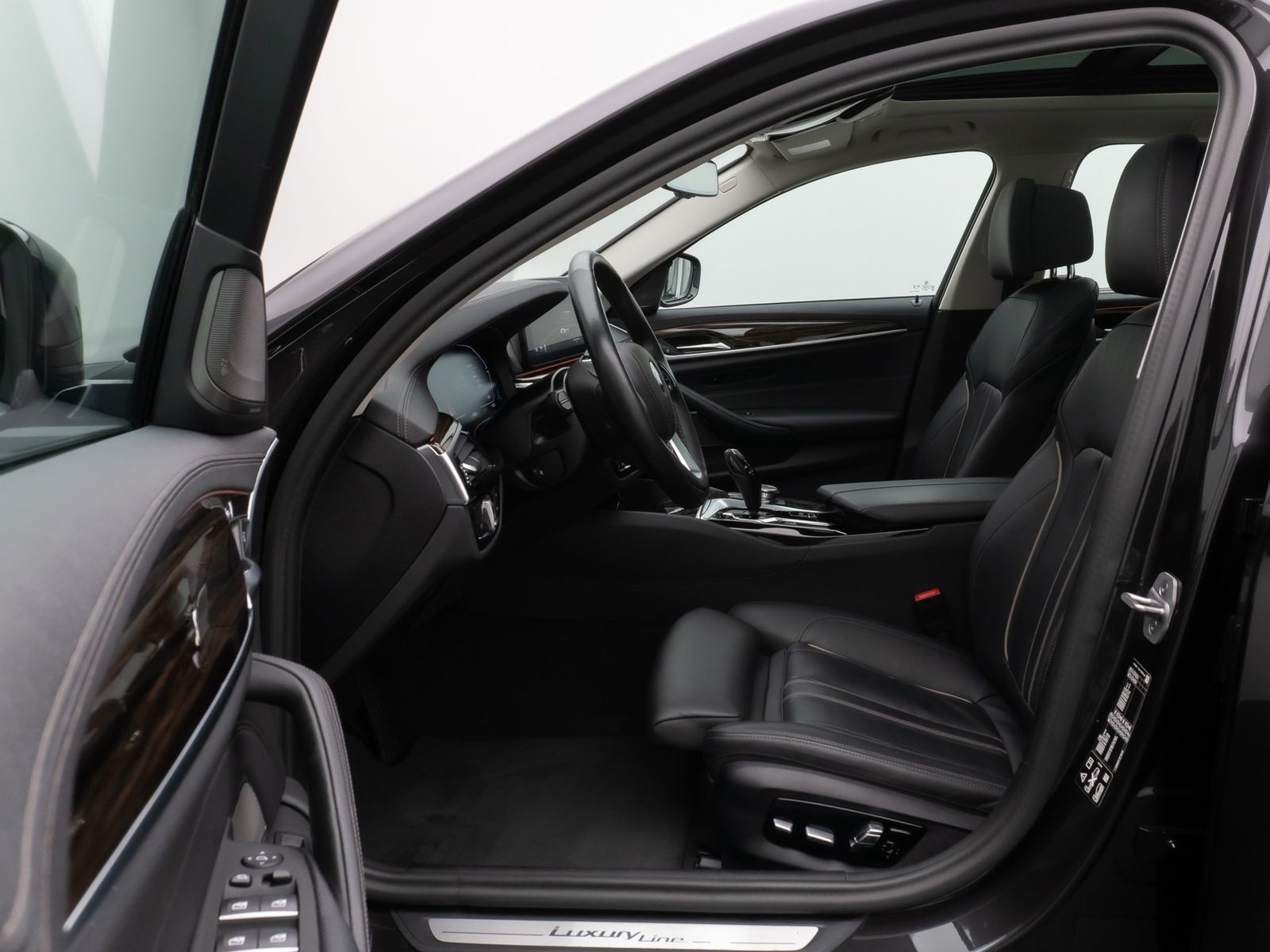 Fahrzeugabbildung BMW 530d xD  LuxuryLine Pano 360°HUD DAB H/K Massage
