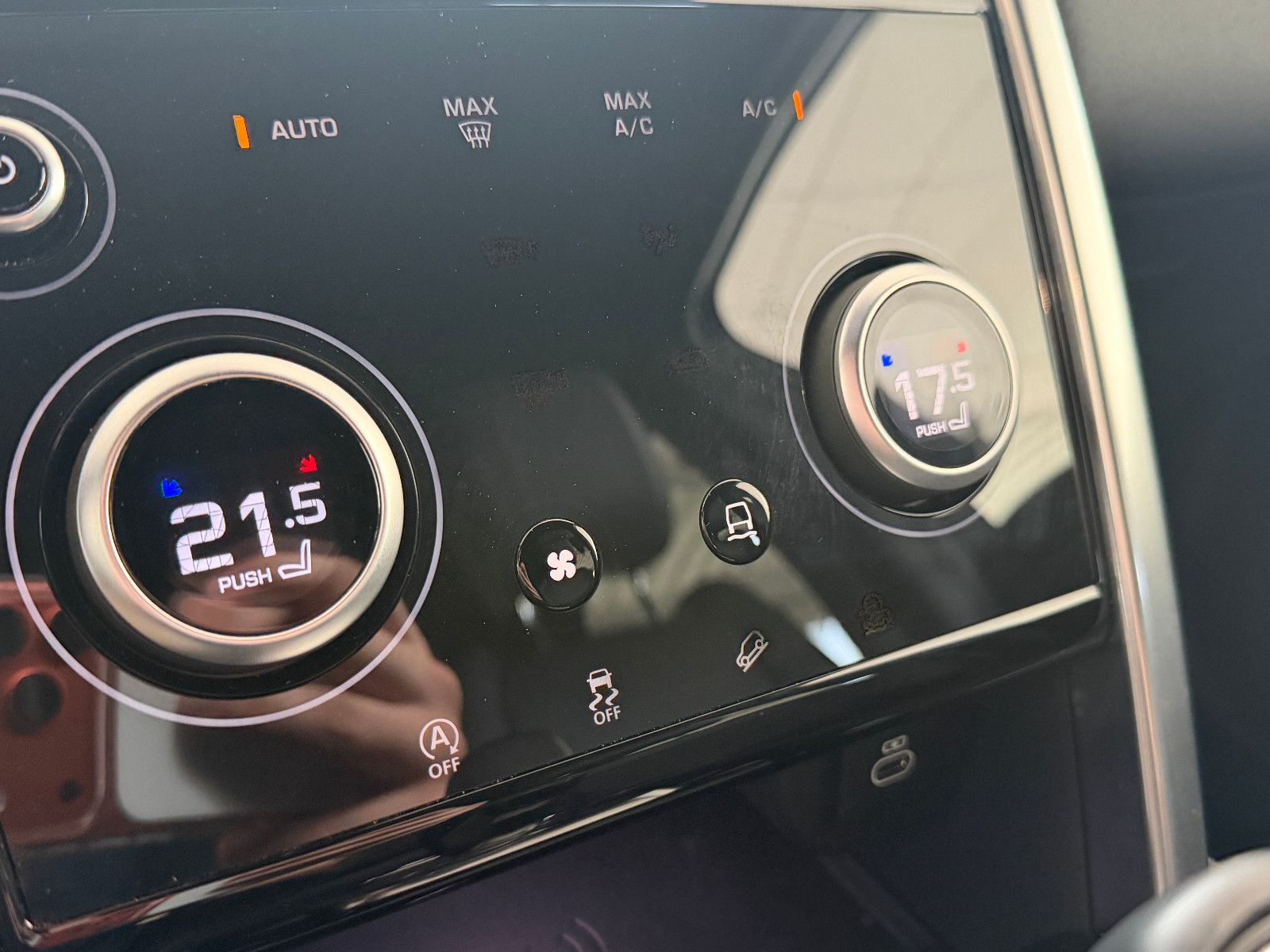Fahrzeugabbildung Land Rover Discovery Sport S /360°KAM/ACC/NAVI/SHZ/L-HEIZUN