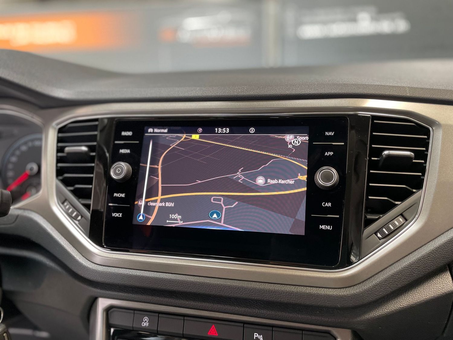 Fahrzeugabbildung Volkswagen T-Roc Style 4Motion #Kamera#CarPlay#Spur