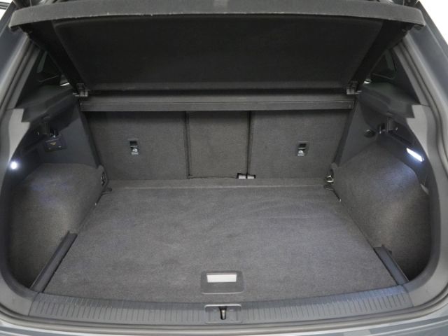 Tiguan R-LINE TDI DSG+AHK+MATRIX LED+NAVI+RÜCKFA