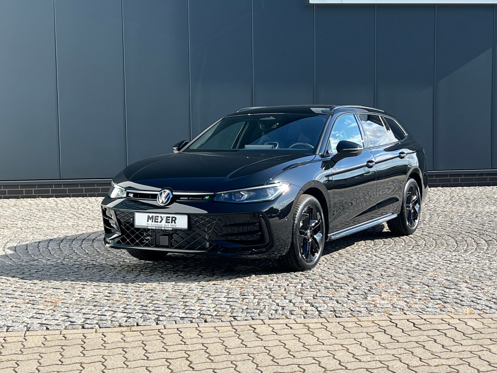 Fahrzeugabbildung Volkswagen Passat Variant R-Line 2.0 TDI DSG 4MOTION *AHK,