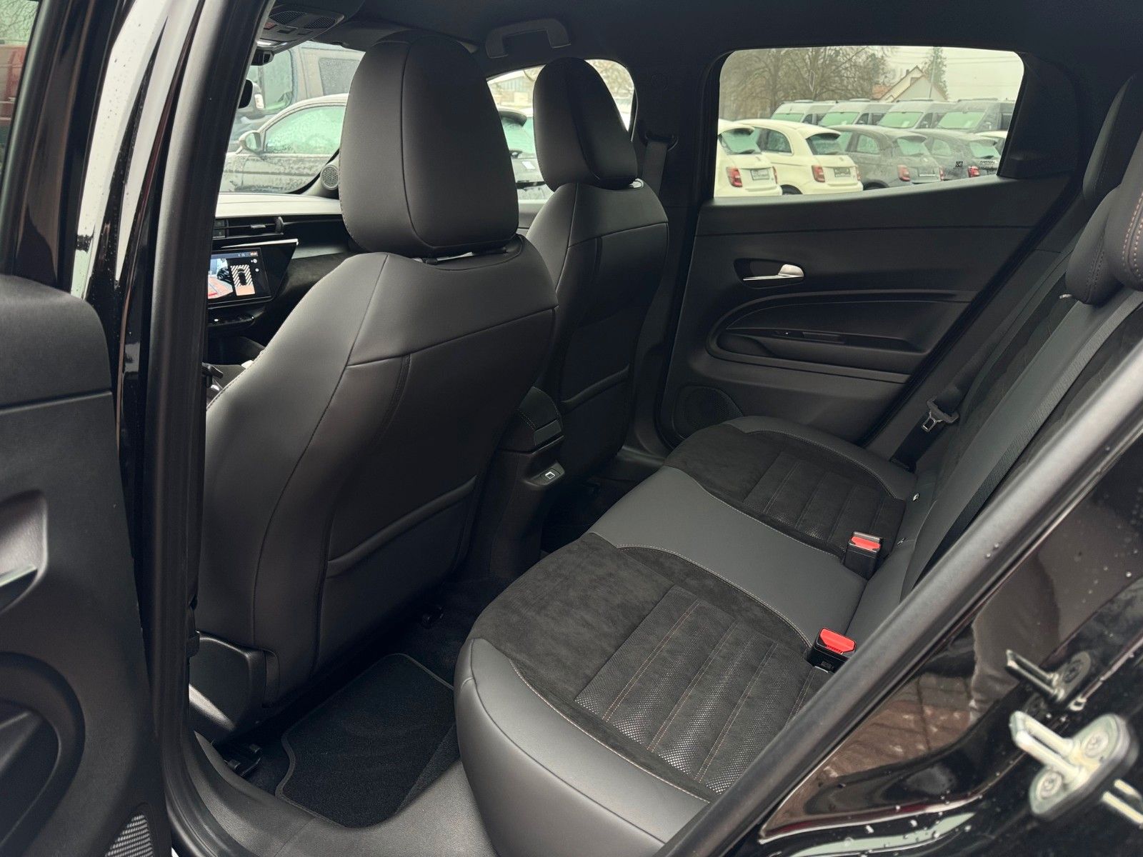 Fahrzeugabbildung Alfa Romeo Junior Ibrida 1.2 Intensa Automatik Navi Kamera