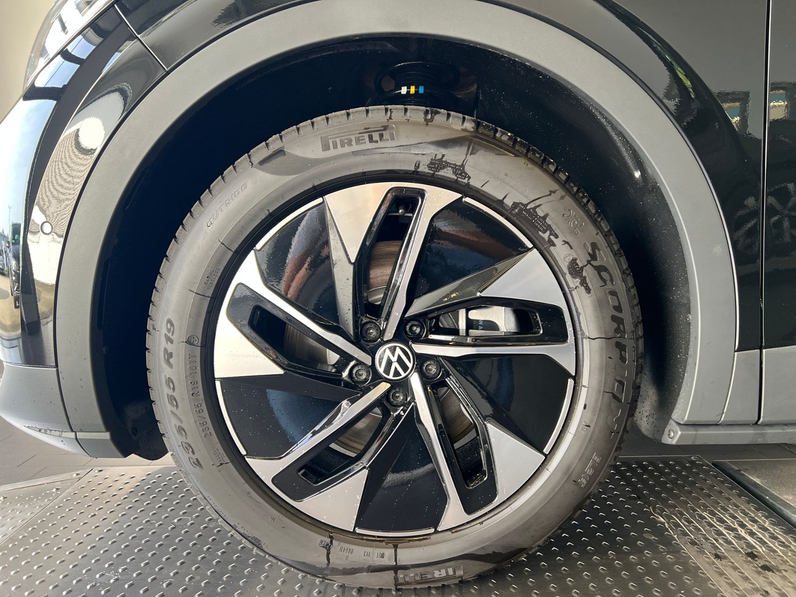 Fahrzeugabbildung Volkswagen ID.4 Pro 77 kWh *ACC, IQ.Light, Navi, 19"-LM*