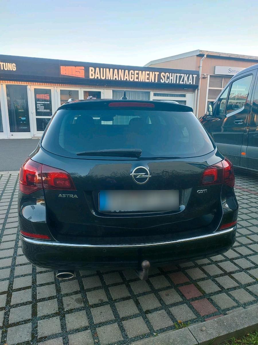 Opel Astra 2014 — photo 9