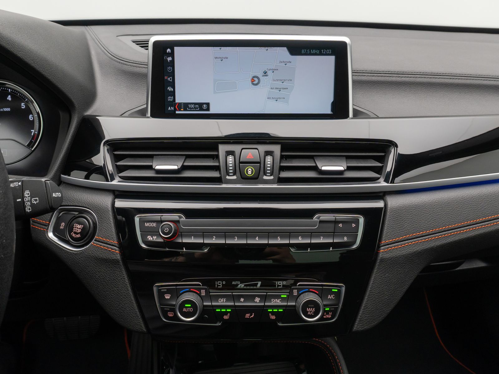 Fahrzeugabbildung BMW X1 xD20i Sport Line Panorama Parkassist DAB HiFi