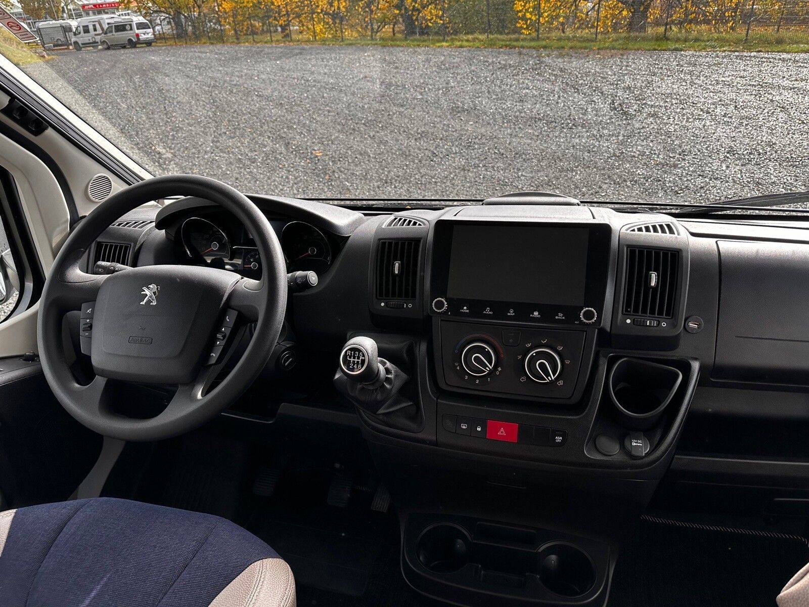 Fahrzeugabbildung Weinsberg CaraHome 700 DG 5 Sitzplätze Alkoven Familie