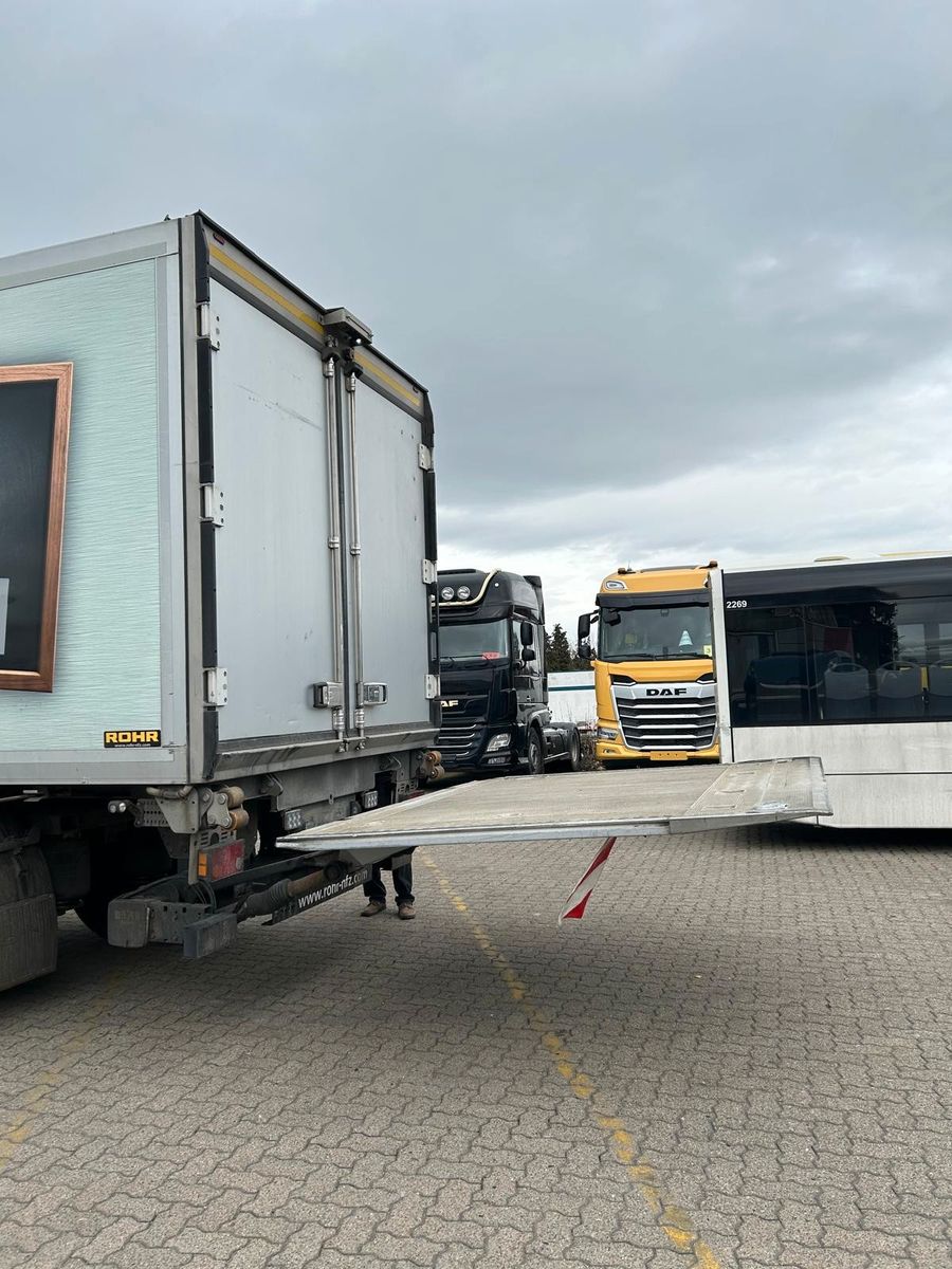 Fahrzeugabbildung Mercedes-Benz Antos 1840+Rohr Kühlauflieger