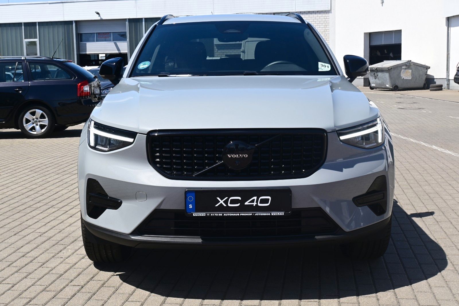 Fahrzeugabbildung Volvo XC40 B3 DKG Plus Black Edition*STDHZG*360°*ACC*