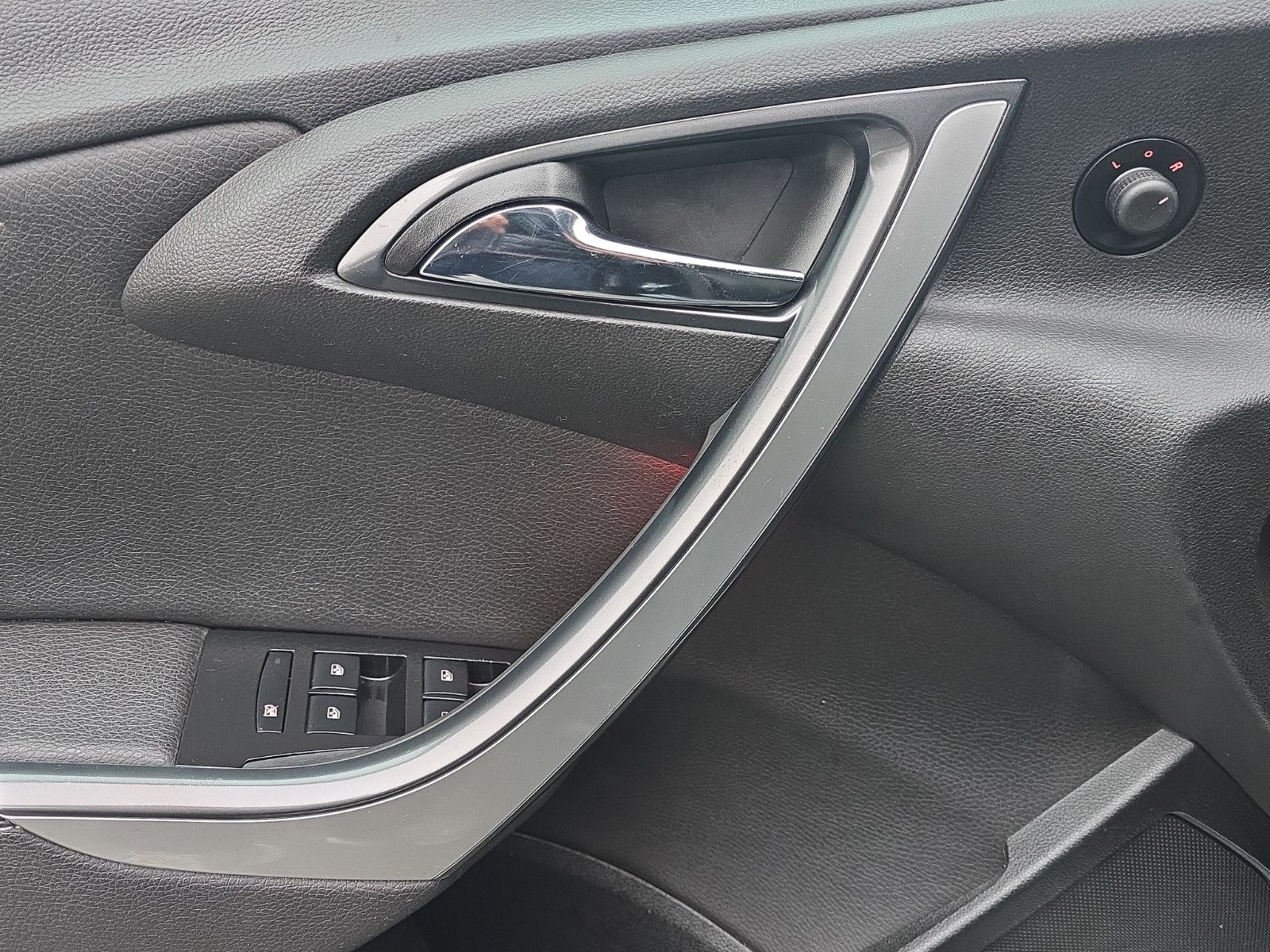 Fahrzeugabbildung Opel Astra J Exklusiv KLIMA NAVI TEMPOMAT TÜV NEU