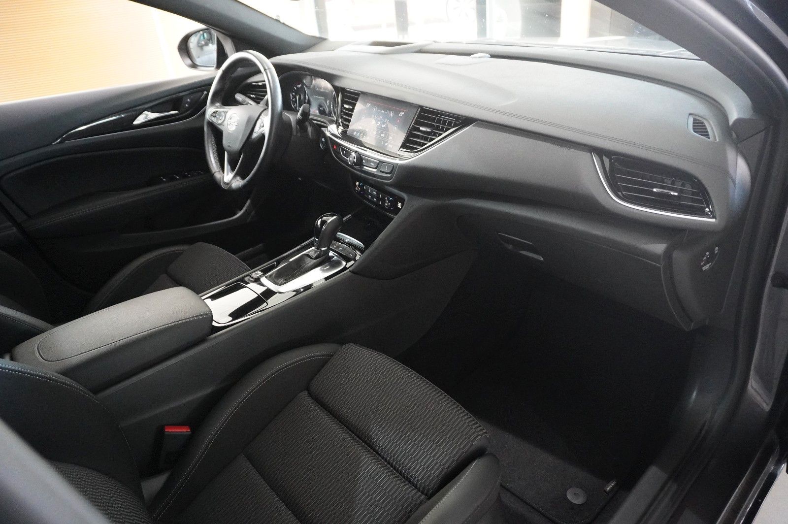 Fahrzeugabbildung Opel Insignia B ST 2.0D BUSINESS NAVI/LED/KAMERA/HUD