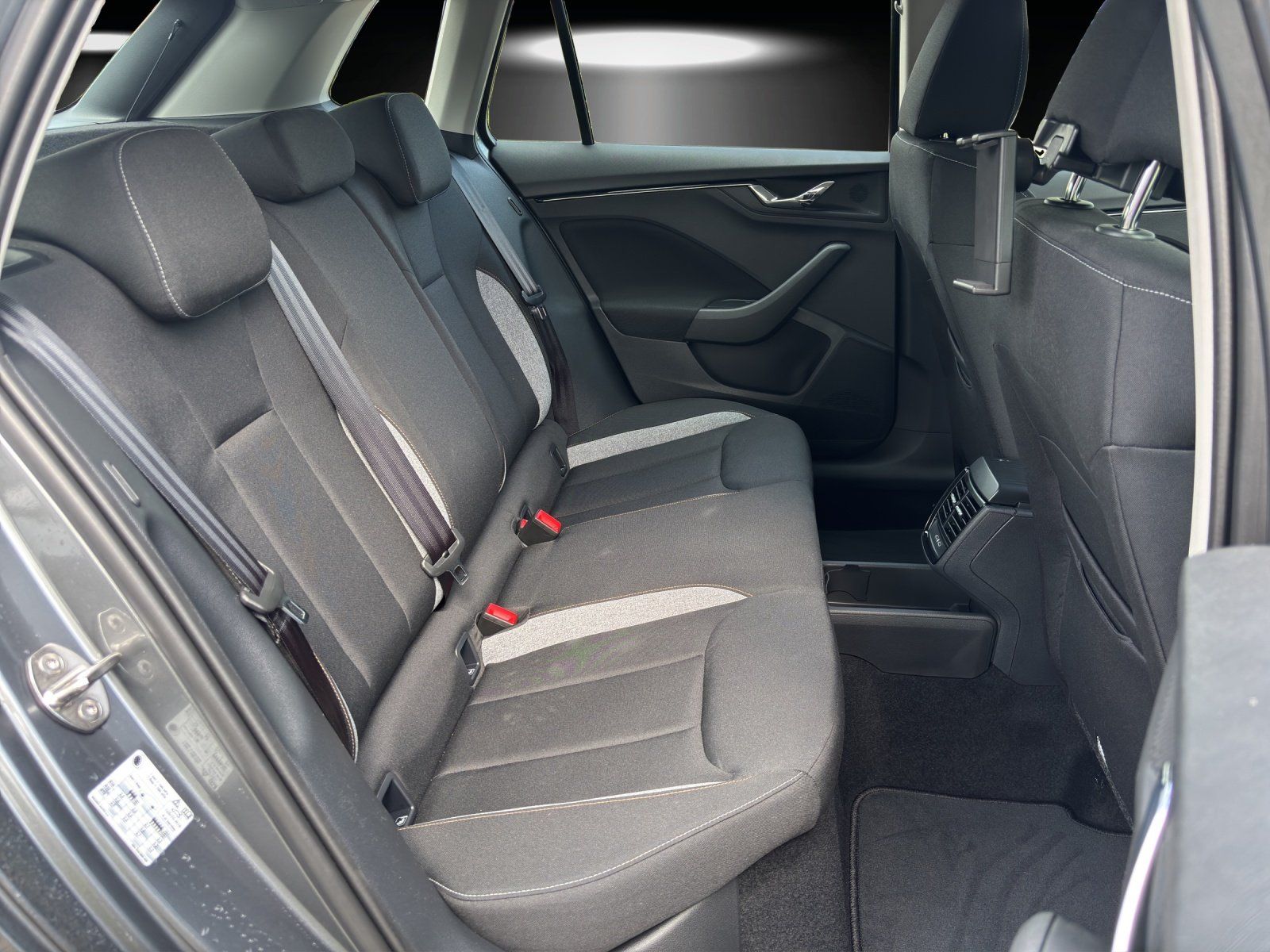 Fahrzeugabbildung SKODA Kamiq Tour 1,0 TSI 85 kW