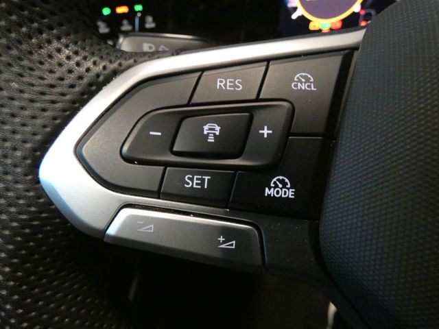 Golf 1.5 eTSI R-Line AHK PANO ACC IQ.LIGHT