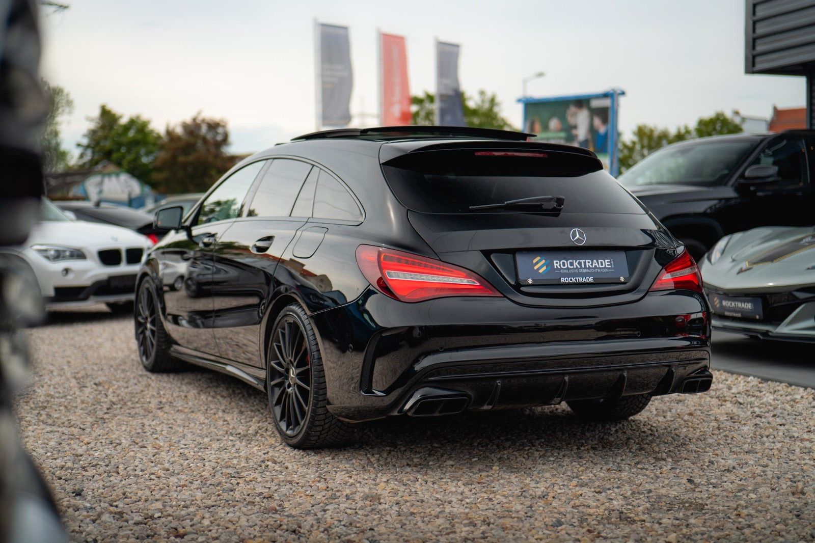 Fahrzeugabbildung Mercedes-Benz CLA 45 AMG 4Matic Performance Night *Pano*LED*