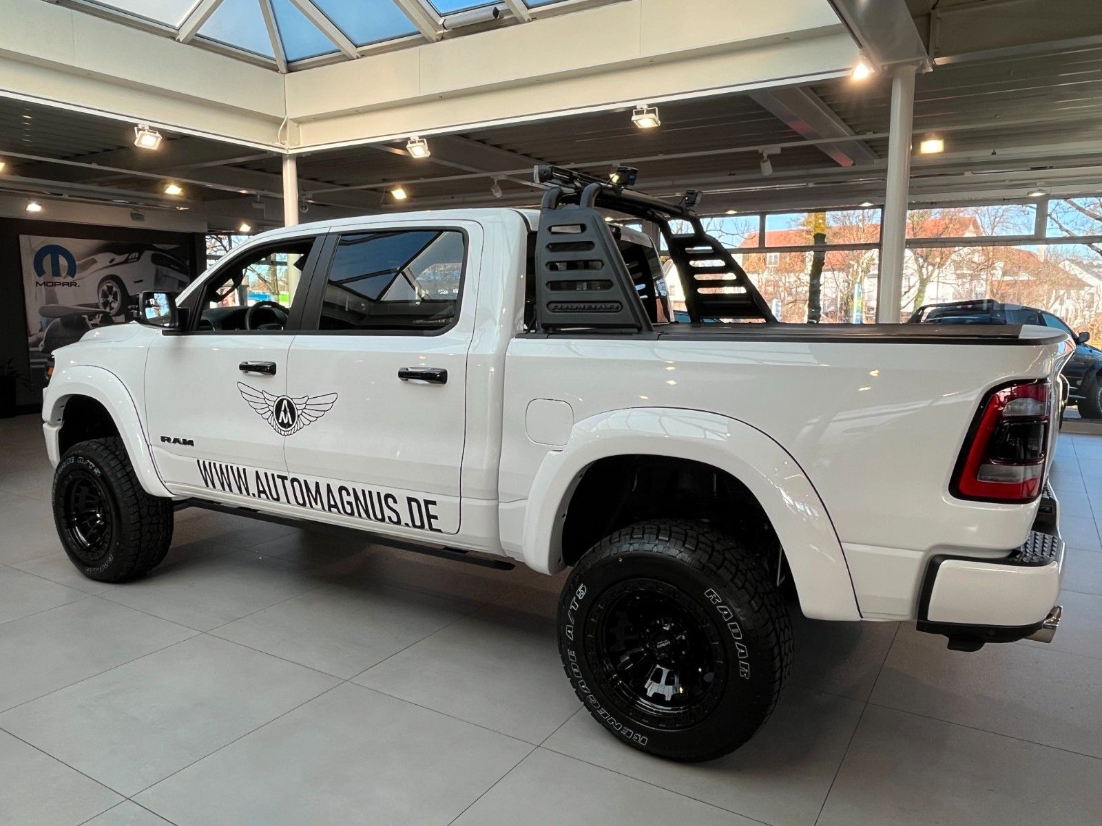 Fahrzeugabbildung Dodge RAM 1500 Limited Night "Arctic Warrior"