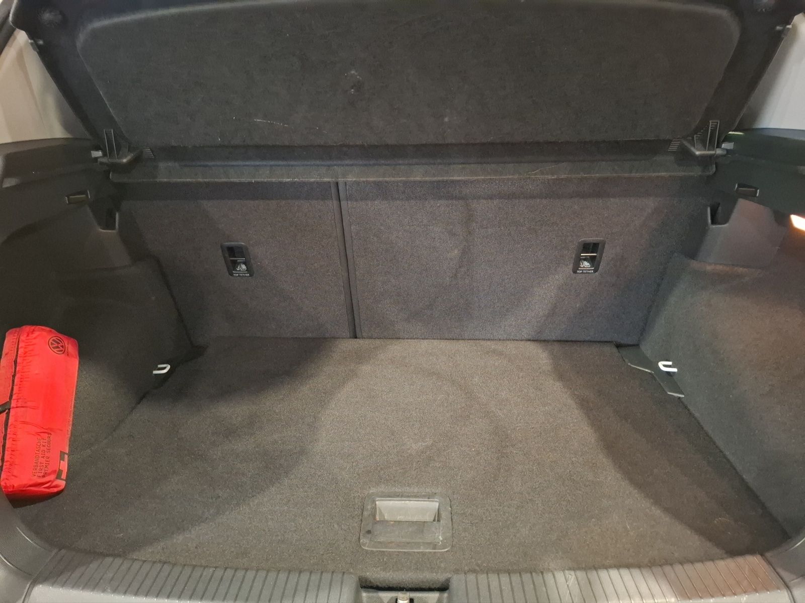 Fahrzeugabbildung Volkswagen T-Cross TSI Life AHK Navi ACC PDC SH 17"