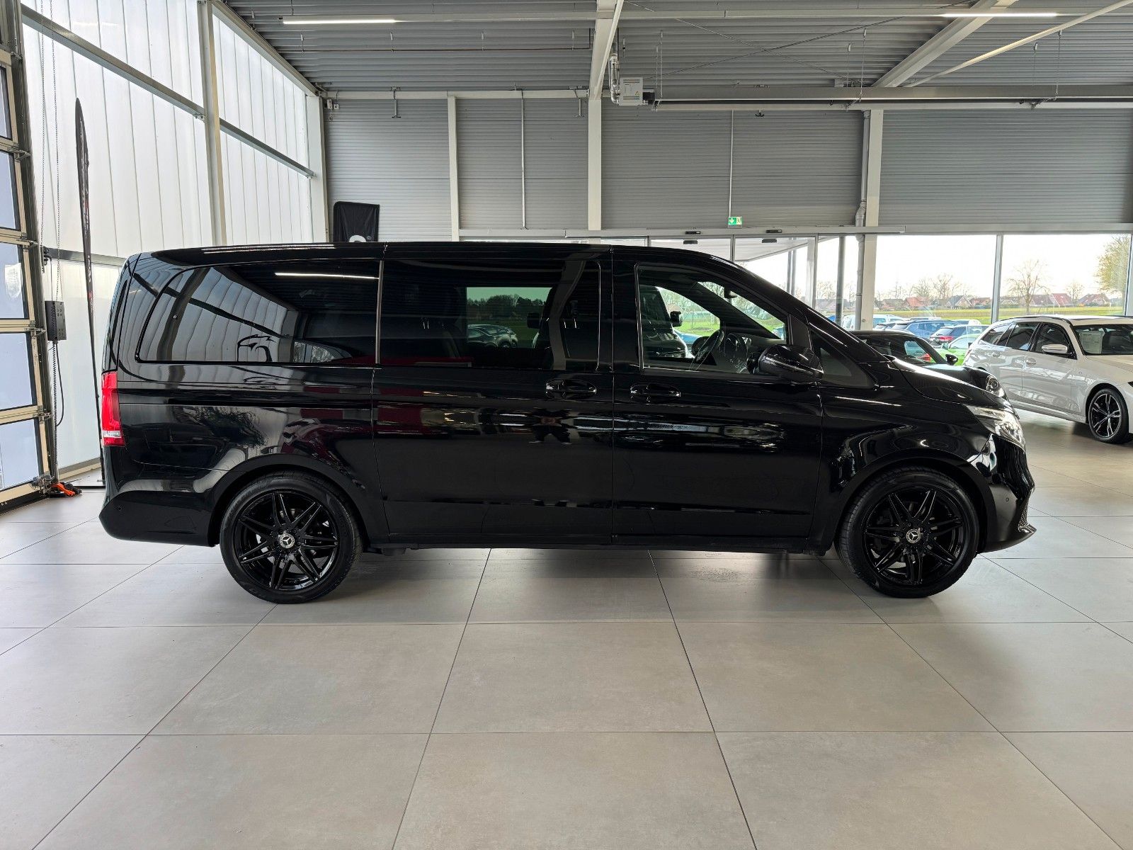 Fahrzeugabbildung Mercedes-Benz V 300d Avantgarde Edition lang "Agility Control"