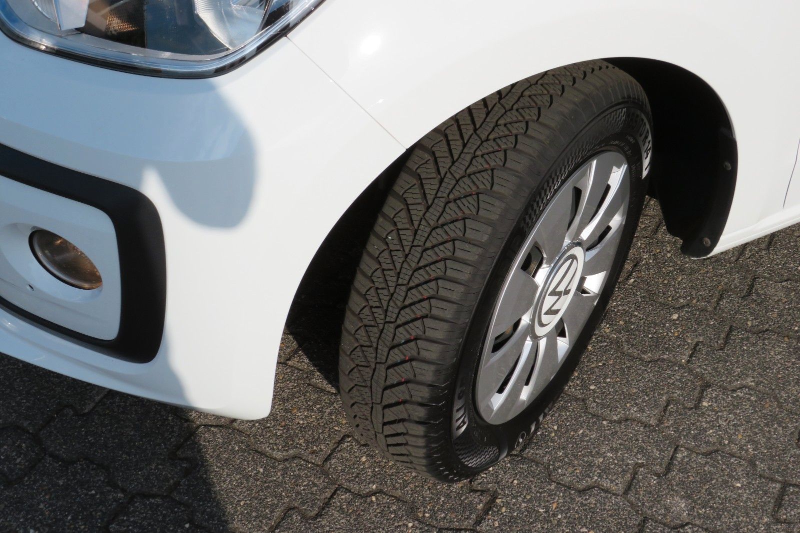 Fahrzeugabbildung Volkswagen up!  SITZHEIZUNG KLIMA 4-TÜREN NEBEL GJ 1.H