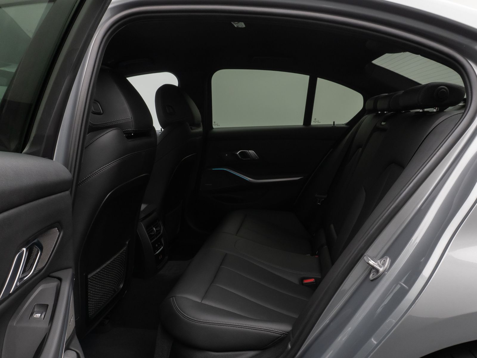 Fahrzeugabbildung BMW 330e M Sport Kamera HUD DAB H/K DrivAssis 19Zoll