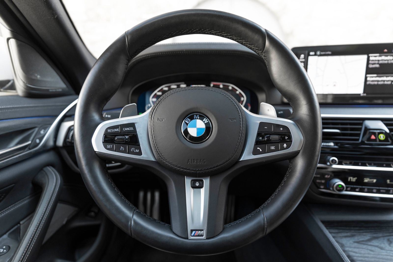 Fahrzeugabbildung BMW M550IX Massage Harman 360° Head UP LED NAV PDC