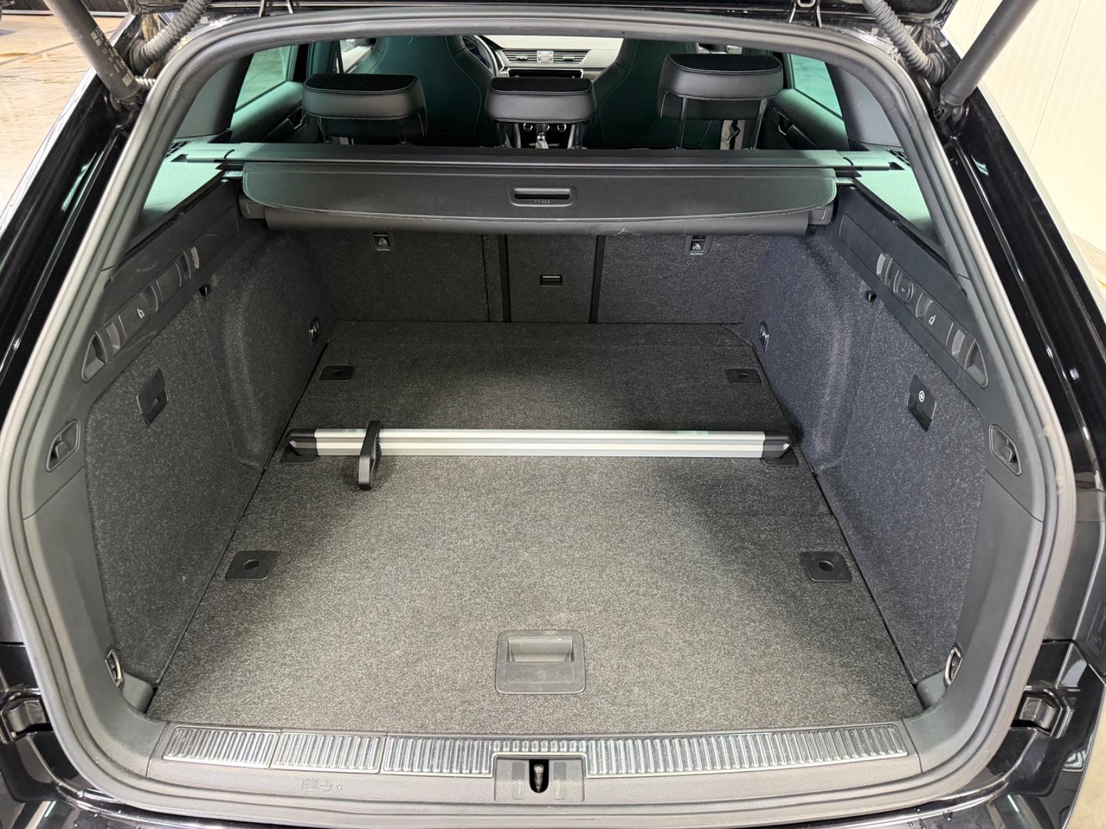 Skoda Superb Combi Sportline*AHK*Virtual*Amundsen