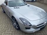 Mercedes-Benz SLS AMG 6.3 V8  original nur 2.900 Kilometer - Mercedes-Benz SLS AMG: Privatanbieter