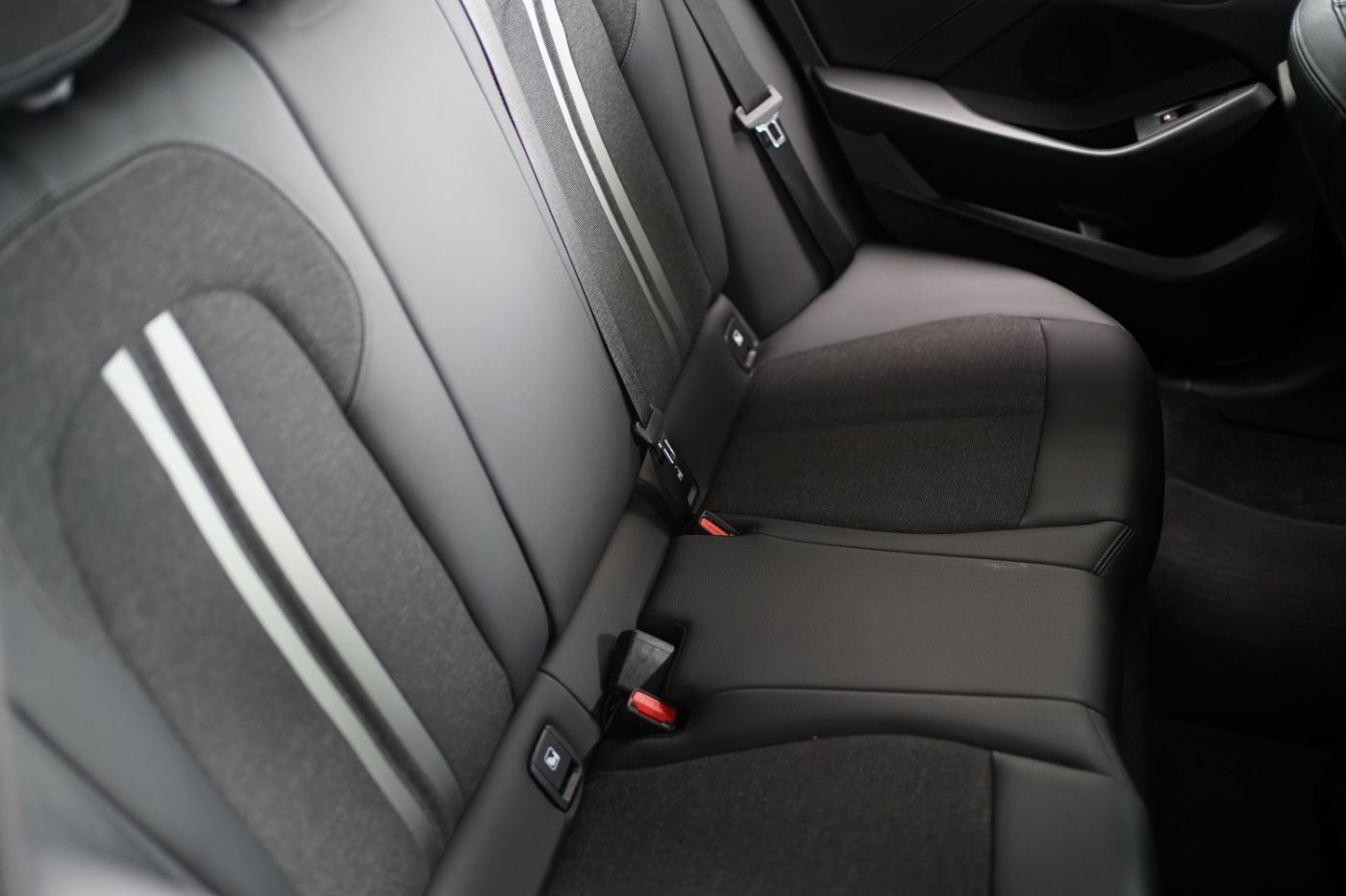 Fahrzeugabbildung BMW 118iA Advantage +LiveCockpitProf+Multi-Sport-Len