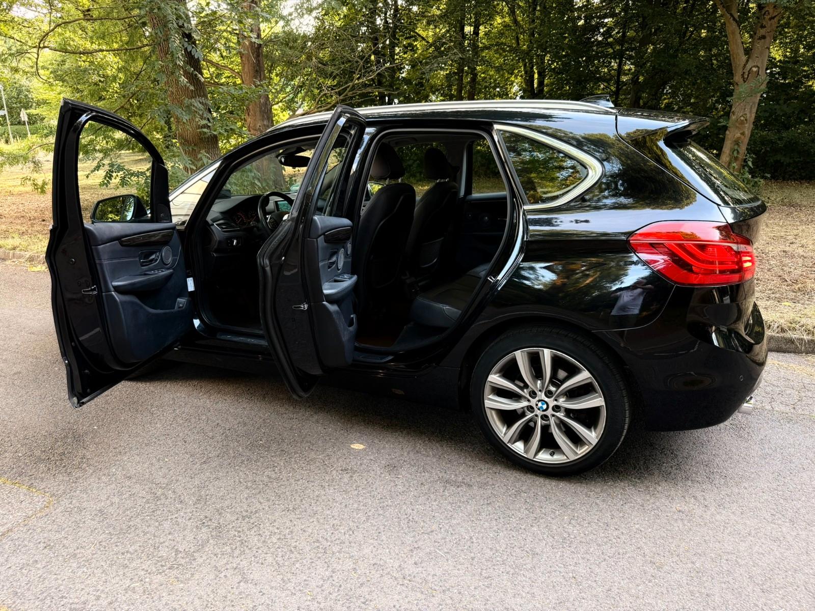 BMW 225i Active Tourer Luxury Pano AHK ACC HUD H/K