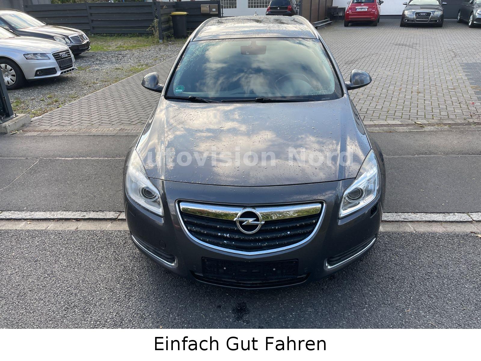 Opel Insignia 2011 — вигляд ззаду