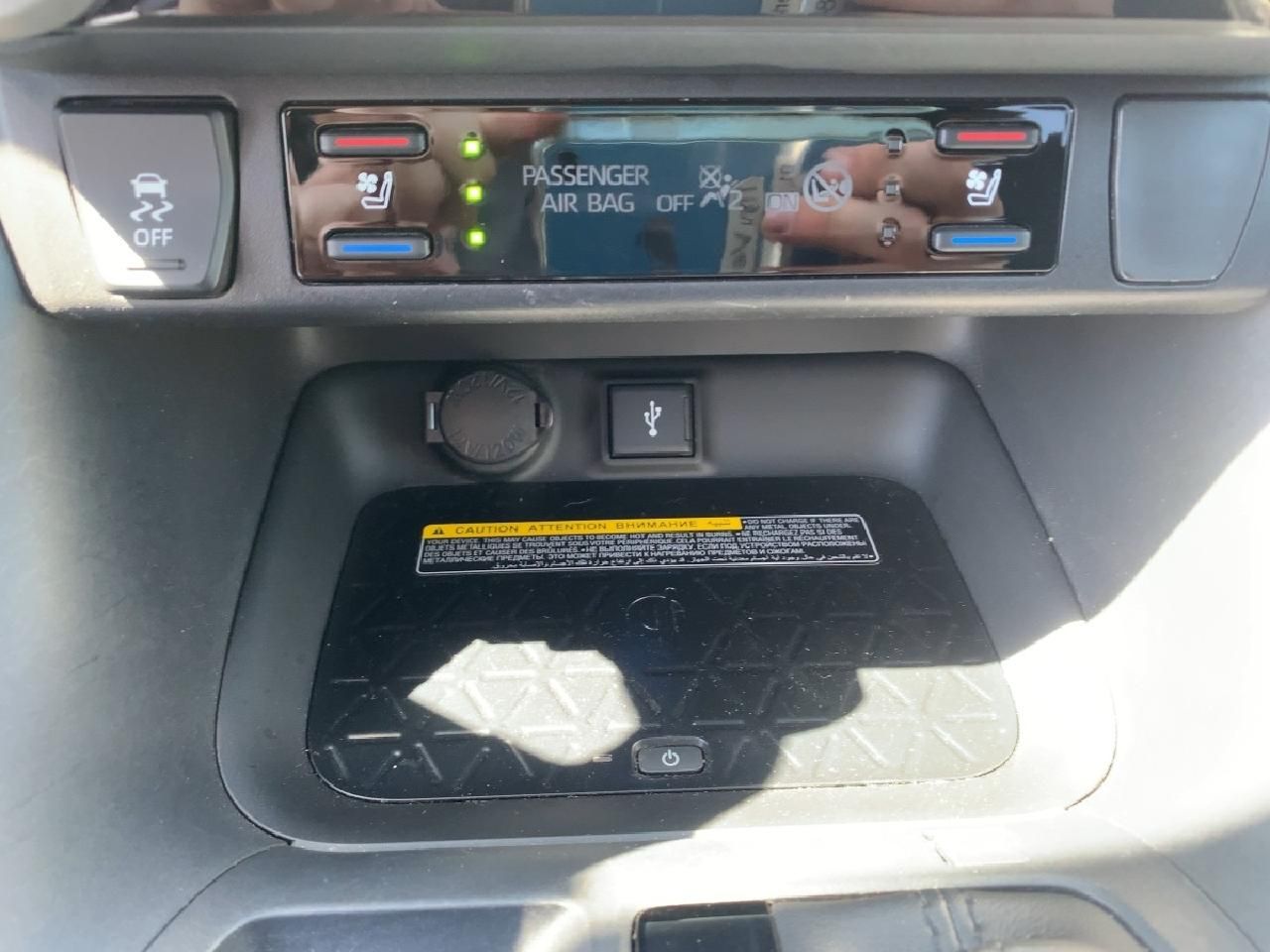 Fahrzeugabbildung Toyota RAV 4 2,5l Hybrid 4x4 Lounge