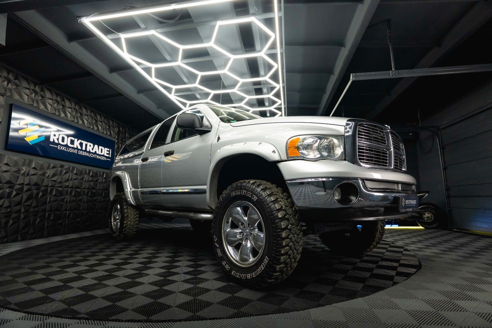 Fahrzeugabbildung Dodge RAM 5.7 V8 HEMI 4x4 OFFROAD MONSTERTRUCK LONGBED