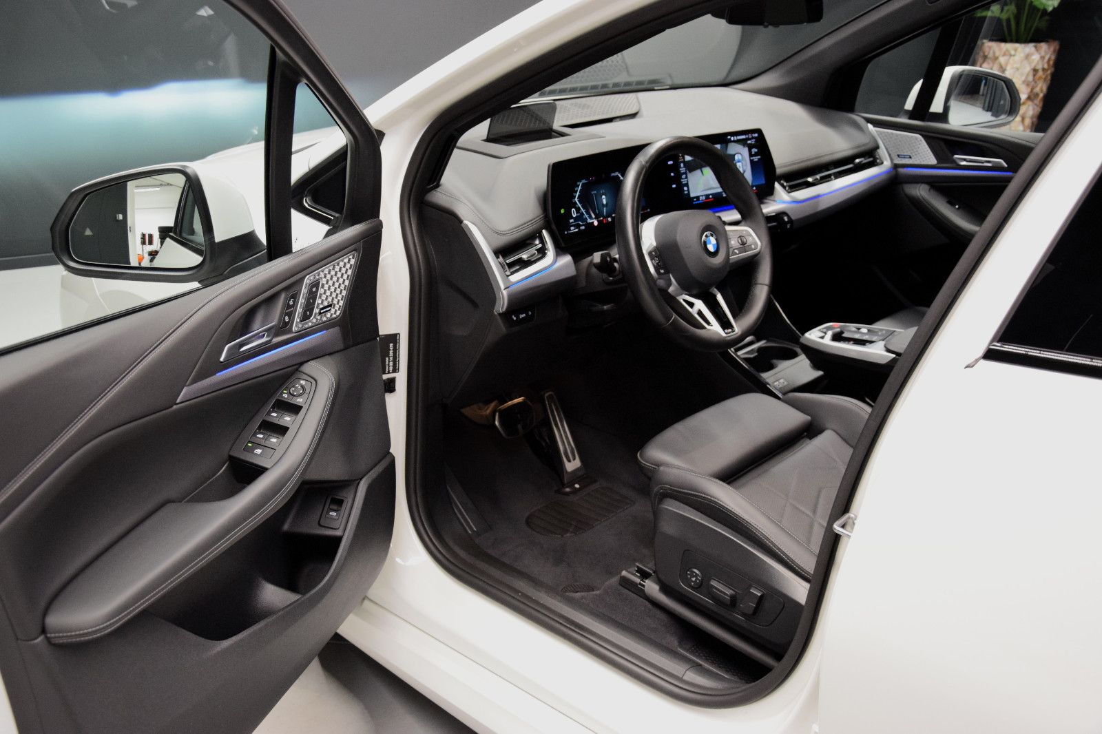 Fahrzeugabbildung BMW 223d Active Tourer xDrive M Sport Pano AHK HuD