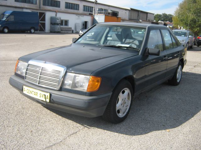 Mercedes-Benz 230 E