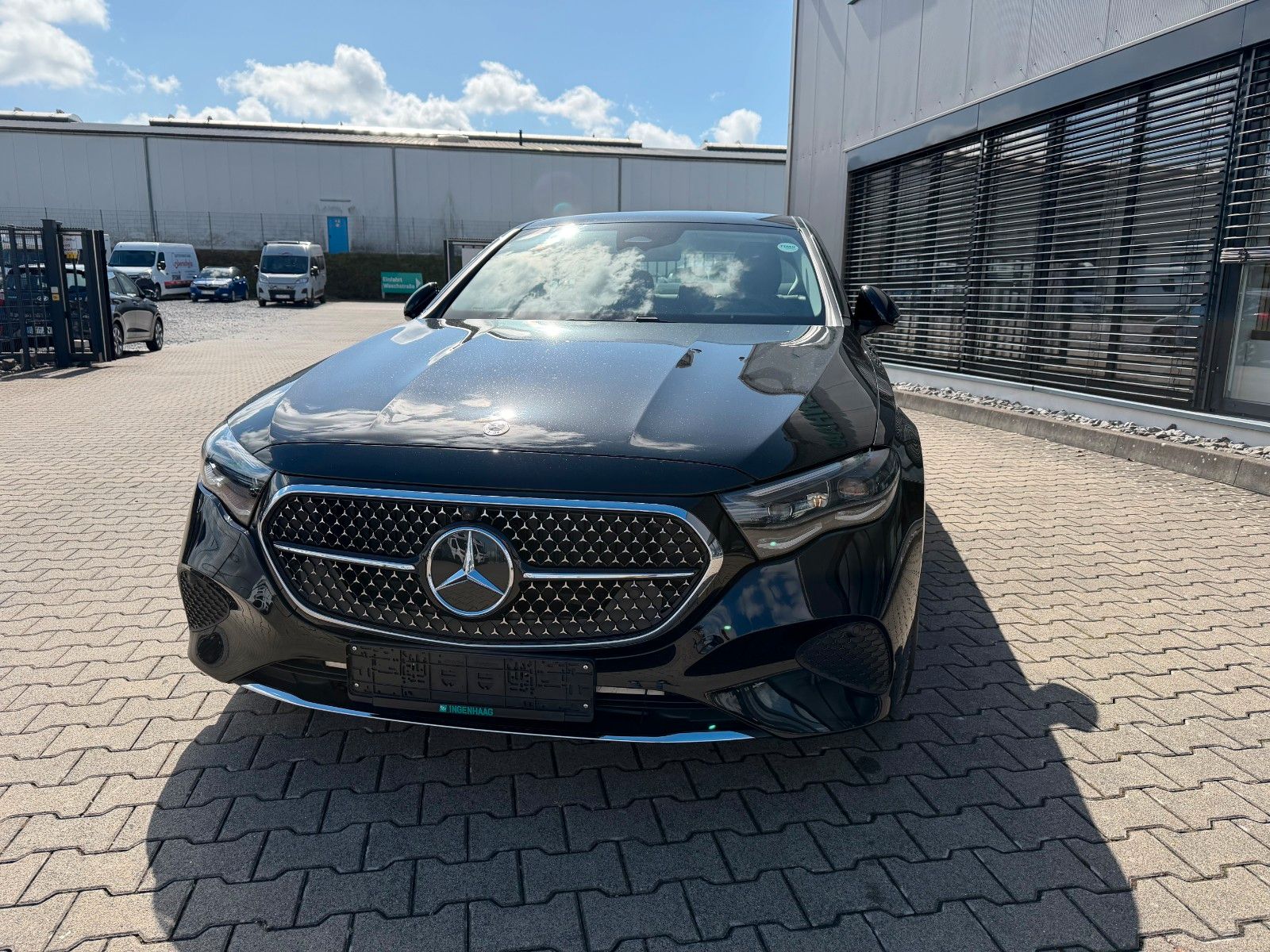 Fahrzeugabbildung Mercedes-Benz E 200 Limousine Avantgarde Advanced Plus
