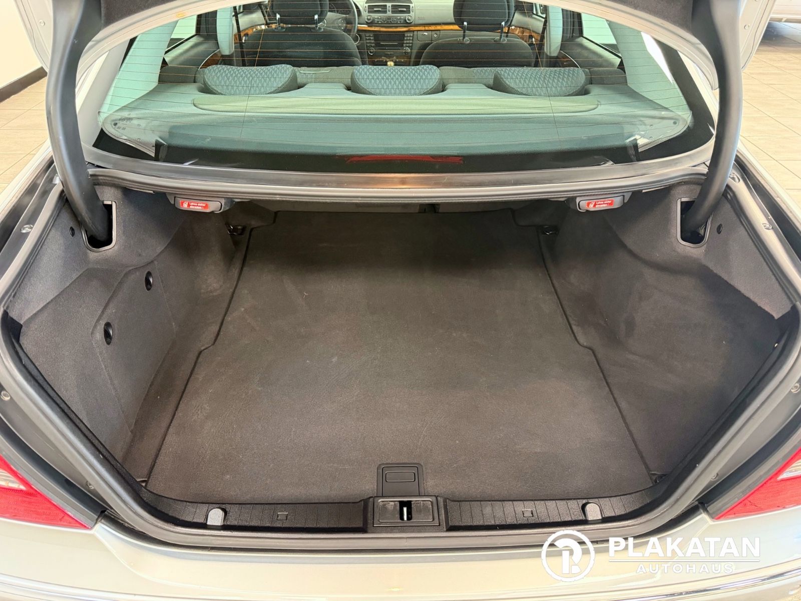 Fahrzeugabbildung Mercedes-Benz E 240 ELEGANCE, TÜV Neu, 2 Hand