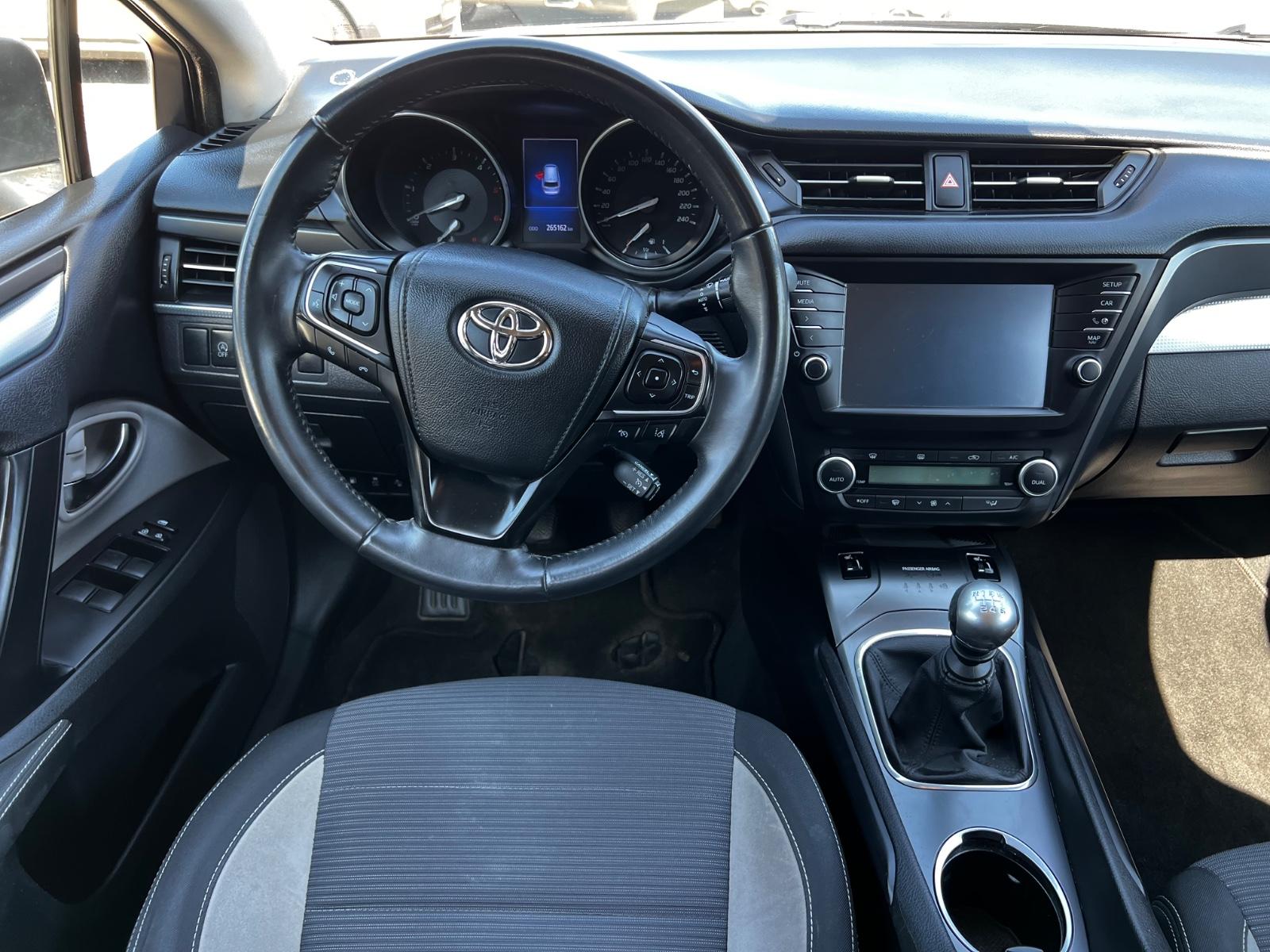 Toyota Avensis 2015 — photo 22