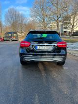 Mercedes-Benz GLA 250 DCT Edition 1 Edition 1 - Mercedes-Benz GLA 250 Gebrauchtwagen in Stuttgart