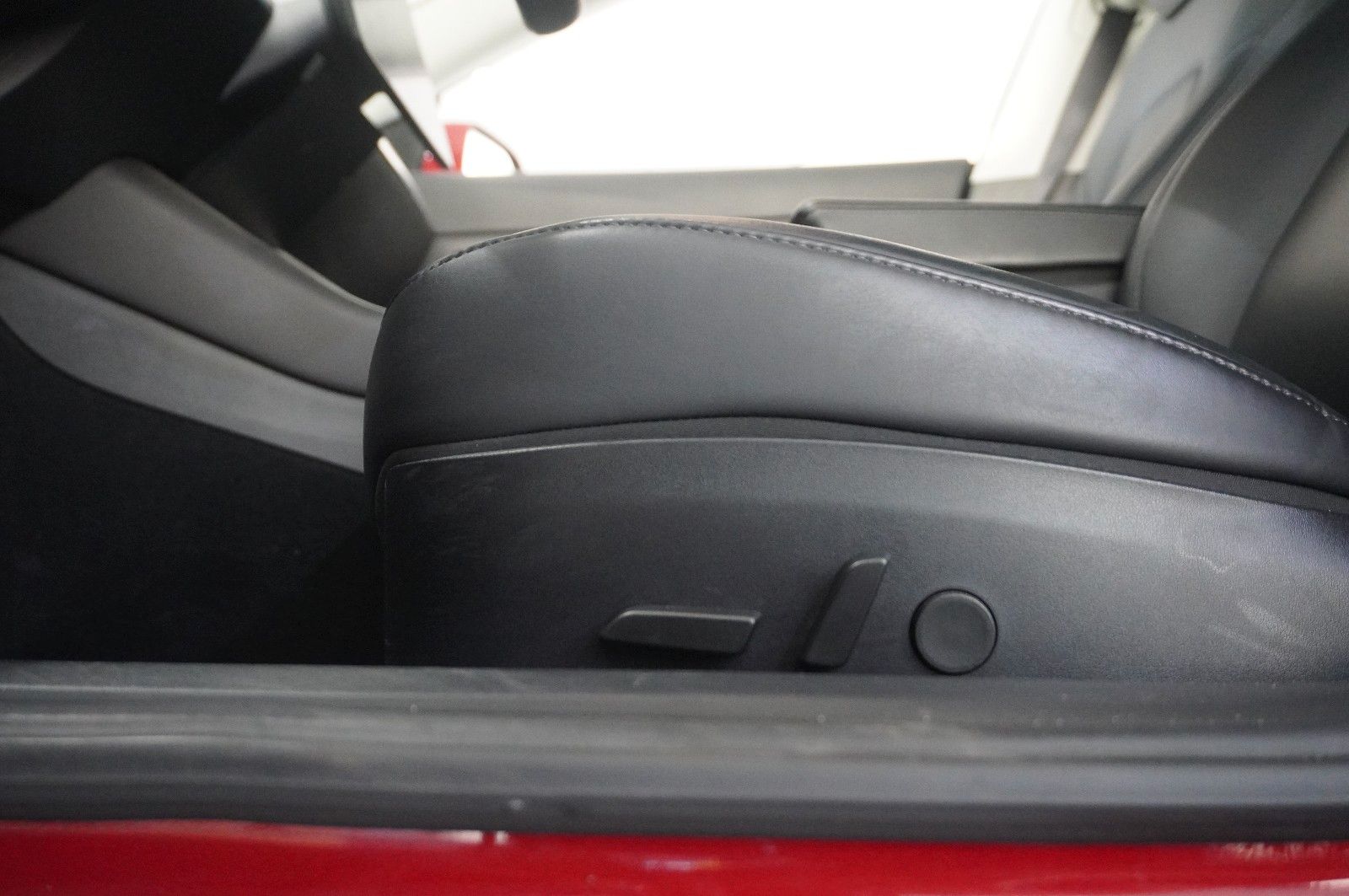 Fahrzeugabbildung Tesla Model 3 Standard Range Plus NAVI/KAMERA/SH/PANO