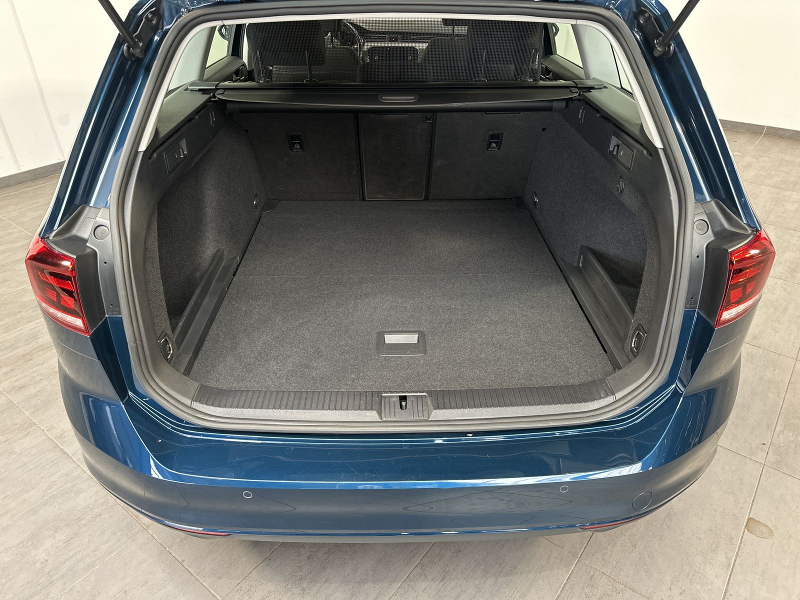 Fahrzeugabbildung Volkswagen Passat Variant 2.0 TDI DSG Business NAV+LED+ACC