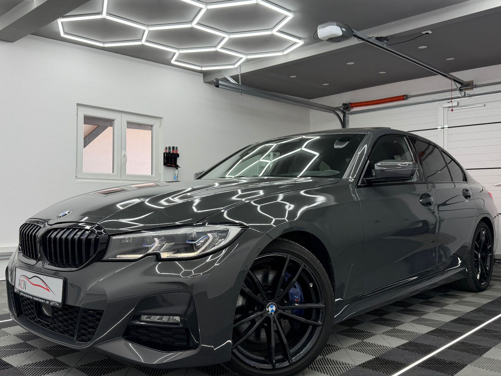 Fahrzeugabbildung BMW 330 d Lim. M SPORT/LASER/HuD/H&K/LIVE PRO/DE FZG