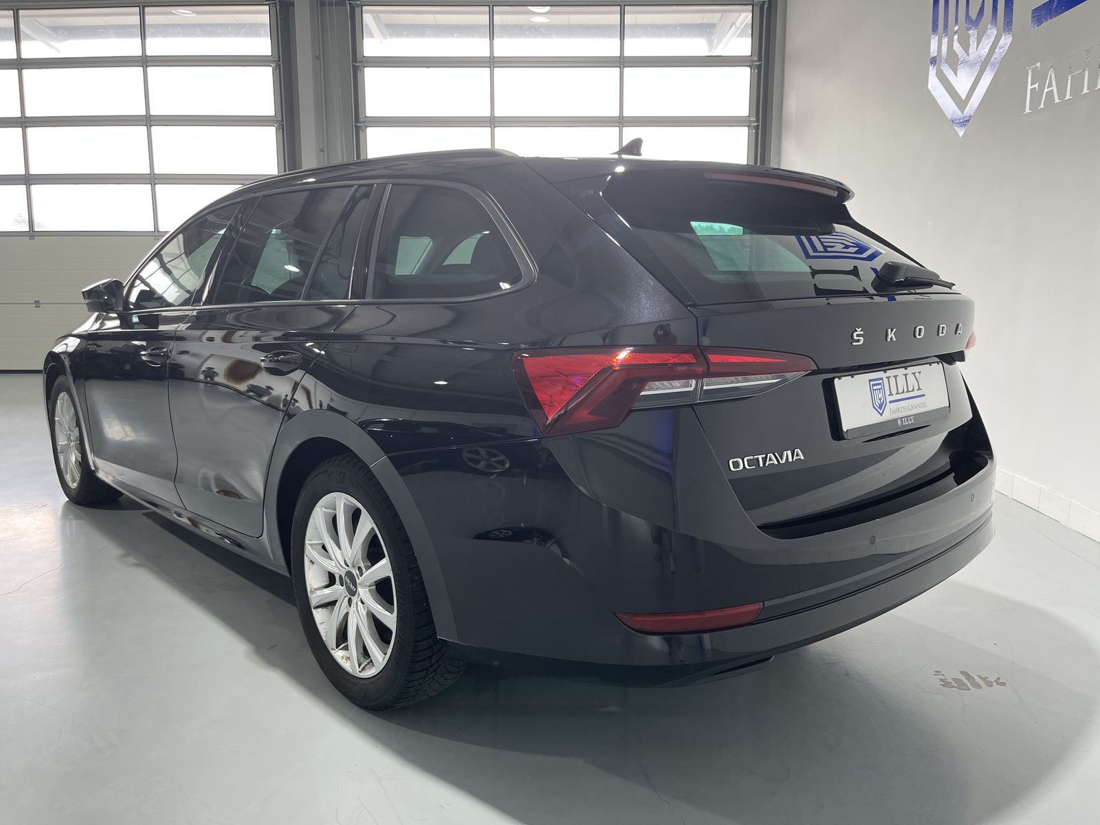Fahrzeugabbildung SKODA Octavia Ambition 2.0 TDI*AHK*LED*ACC*