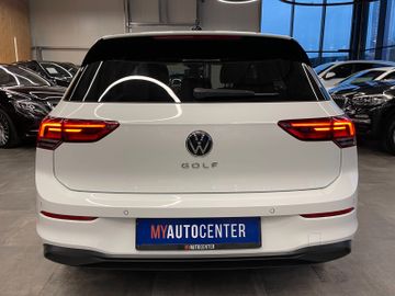 Volkswagen Golf VIII Lim. Life *LED*NAVI*PDC*AMBIENTE*CAR2X
