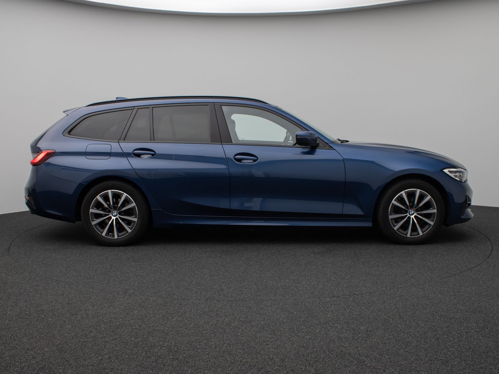Fahrzeugabbildung BMW 320d HUD DAB CockPitPro Lordos PDC Alarm Sport