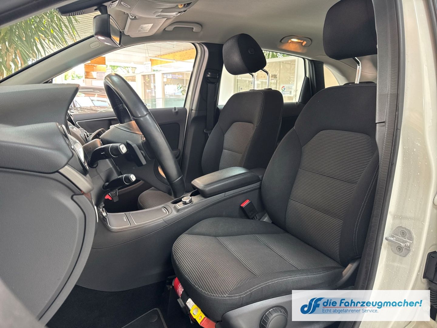 Fahrzeugabbildung Mercedes-Benz B 180 AHK-klappbar Navi LED SHZ Parklenkass. Rüc